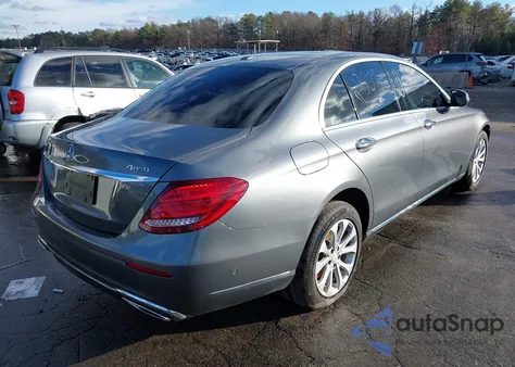 2017 Mercedes-Benz E 300 4Matic z USA, uszkodzony, nr VIN WDDZF4KBXHA112201